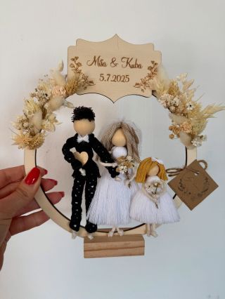 Svatební dar pro Míšu a Kubu od Terezky 💍💒 • v barvách podle přání • podle reálné podoby svatebčanů Ráda vyrobím tento...