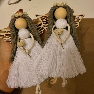 Dvě stejné andělky..každá jiné křidélka, aby se nepopletly. Pro dětičky ke křtu 👼 #krtiny #darek #krest #andel #andelky...